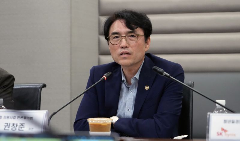 권창준 고용노동부 차관이 17일 서울 중구 서울스퀘어에서 열린 '2025년 제1차 청년 일경험 민관협의회'에서 발언하고 있다. 고용노동부 제공