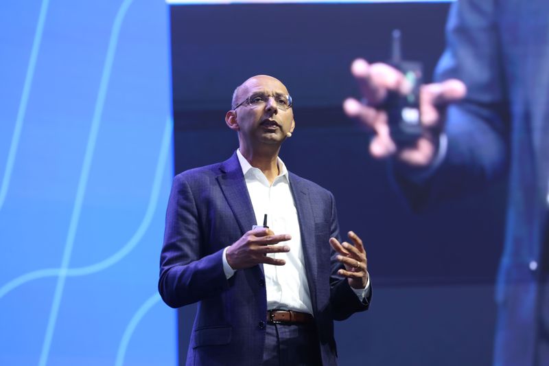 비벡 모힌드라 델 테크놀로지스 본사 수석부사장이 17일 서울 강남구 코엑스에서 열린 ‘델 테크놀로지스 포럼 2025’에서 기조연설을 하고 있다. 델 테크놀로지스 제공