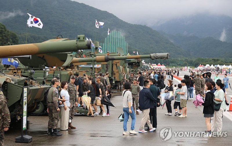 북적이는 계룡군문화축제 (출처=연합뉴스)