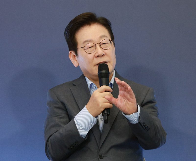 [성남=뉴시스] 고범준 기자 = 이재명 대통령이 17일 경기도 성남시 스타트업 스퀘어에서 열린 청년 스타트업 상상콘서트에서 발언하고 있다. 2025.09.17. bjko@newsis.com /사진=뉴시스