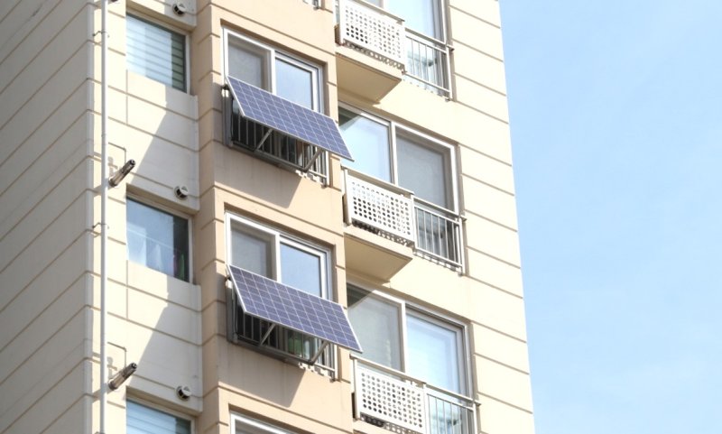 [포항=뉴시스] 미니 태양광 설치 현장 모습. (사진=포항시 제공) 2025.09.17. photo@newsis.com