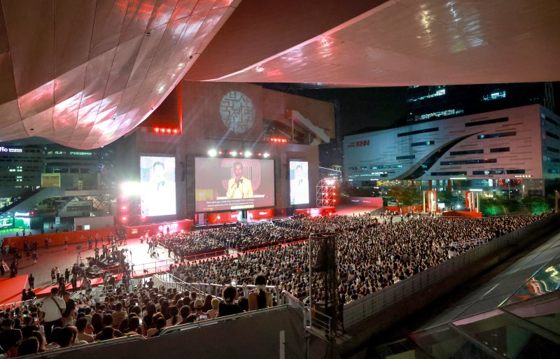 [뉴스1 PICK]30주년 맞은 부산국제영화제 '화려한 개막'