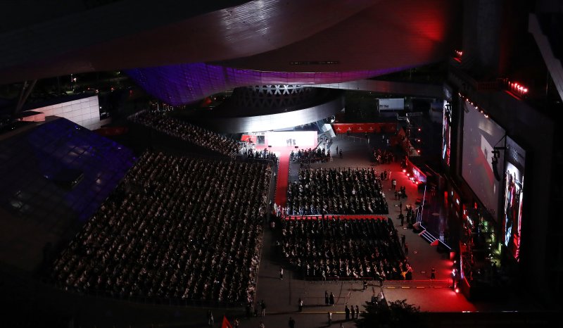 [뉴스1 PICK]30주년 맞은 부산국제영화제 '화려한 개막'