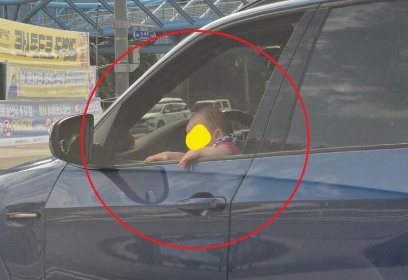 운전석에 갓난아기 태우고 주행한 차량 논란 너무 울어서... 