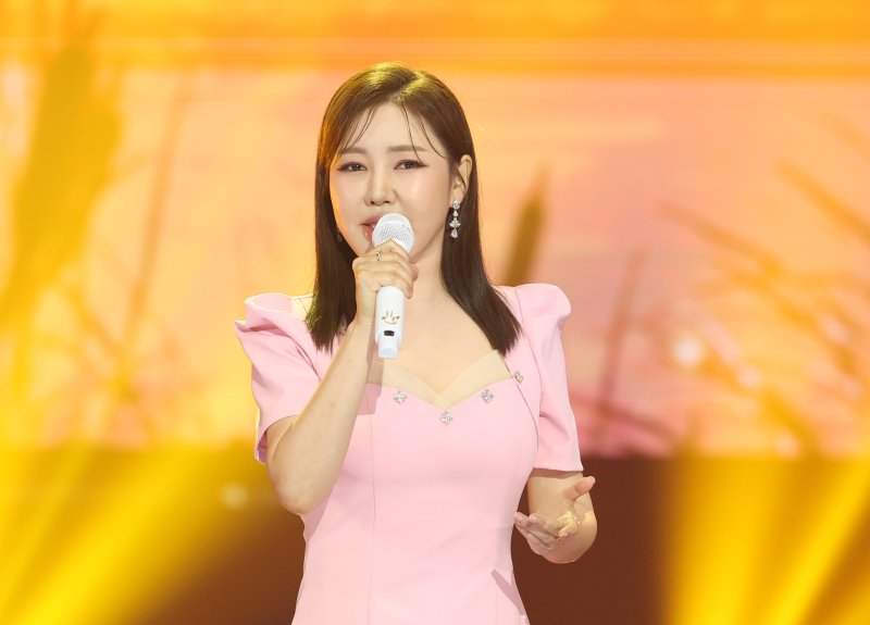 송가인 1인 기획사 미등록 논란…인지 못해, 오늘 신청 예정