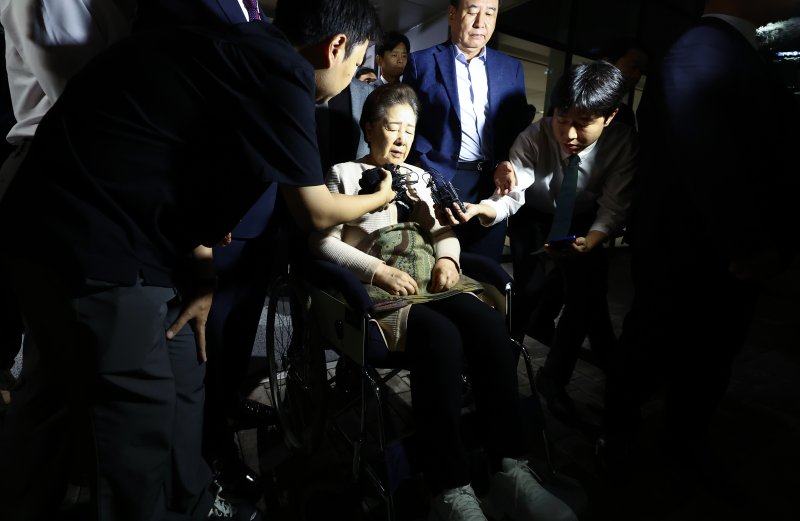 불법 정치 자금 제공 혐의를 받는 한학자 통일교 총재가 17일 오후 서울 종로구 김건희 특검팀(특별검사 민중기) 사무실에서 나오고 있다. 2025.9.17/뉴스1 ⓒ News1 김민지 기자