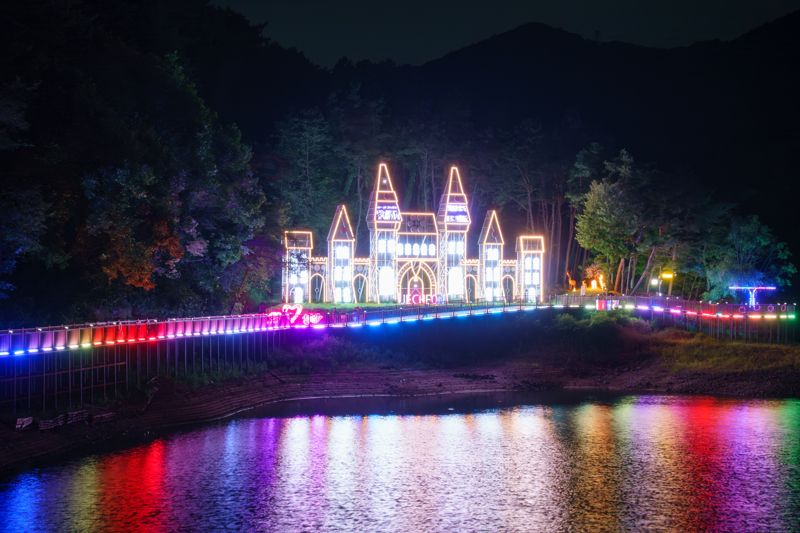 제2의 의림지로 불리는 비룡담저수지 야경