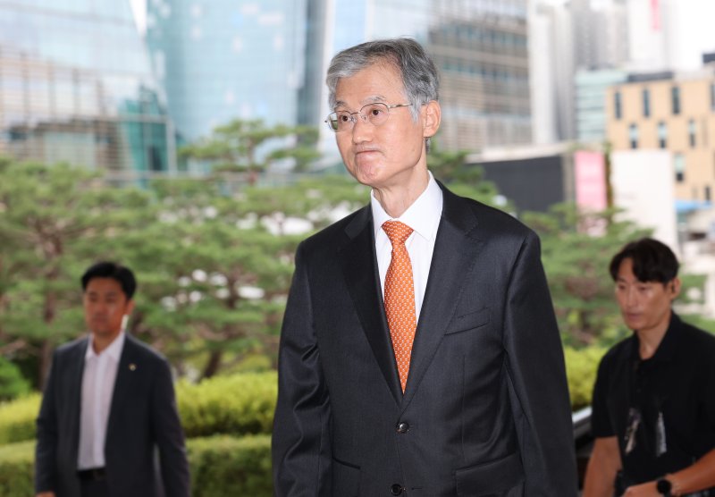 조희대 대법원장이 18일 오전 서울 서초구 대법원 청사로 출근하고 있다. 2025.9.18/뉴스1 ⓒ News1 오대일 기자