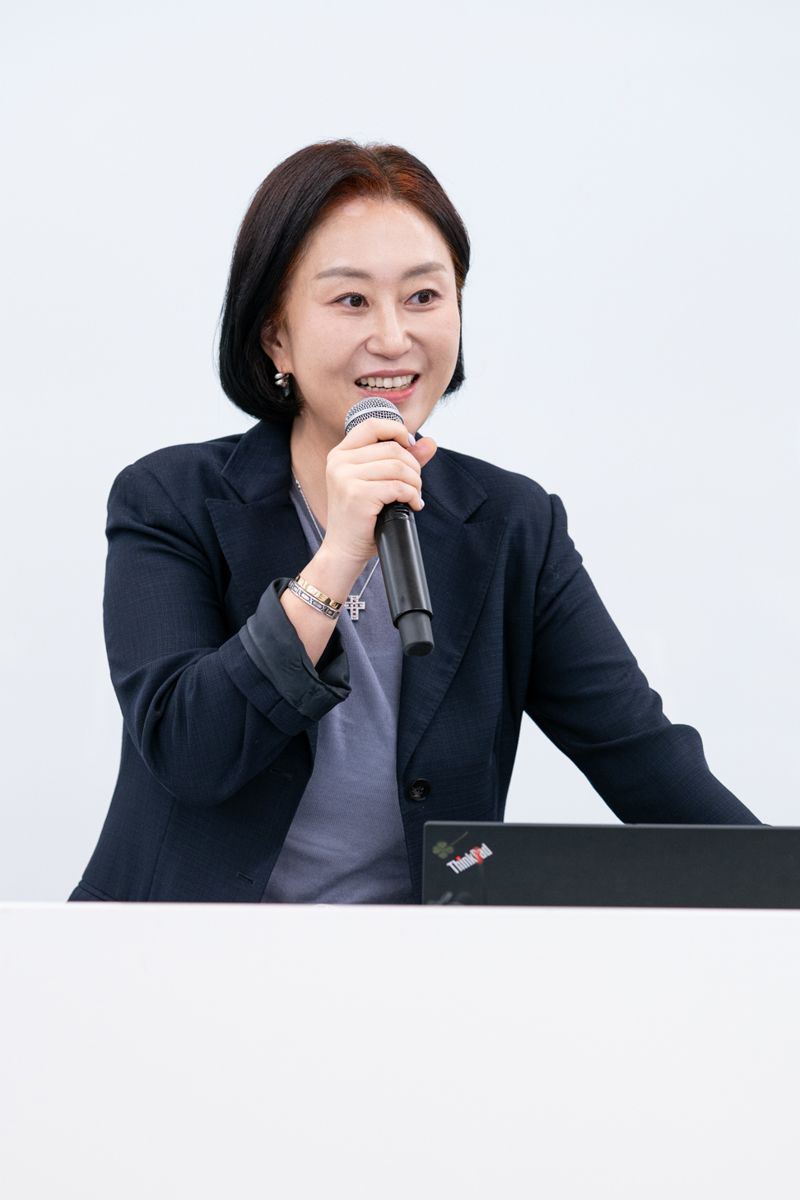 신화숙 아마존 글로벌셀링 코리아 대표가 18일 서울 강남구 아마존 코리아 오피스에서 발표하고 있다. 아마존 글로벌셀링 코리아 제공