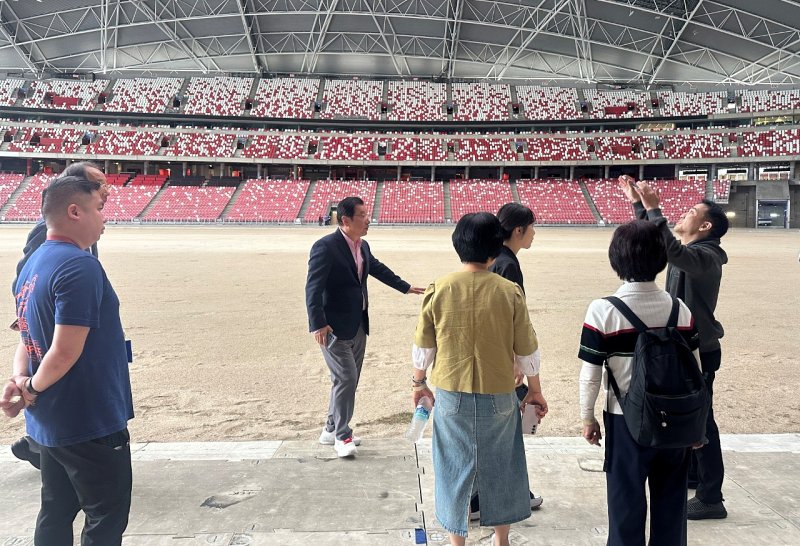 [하남=뉴시스] 싱가포르 내셔널 스타디움 벤치마킹. (사진=하남시 제공) 2025.09.18. photo@newsis.com *재판매 및 DB 금지