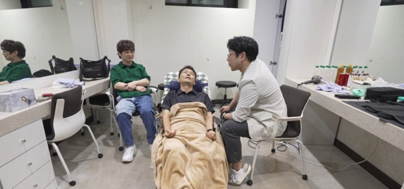 전현무, 최면 걸려 비밀도 술술…2025 연예대상 수상자 솔직 의견까지