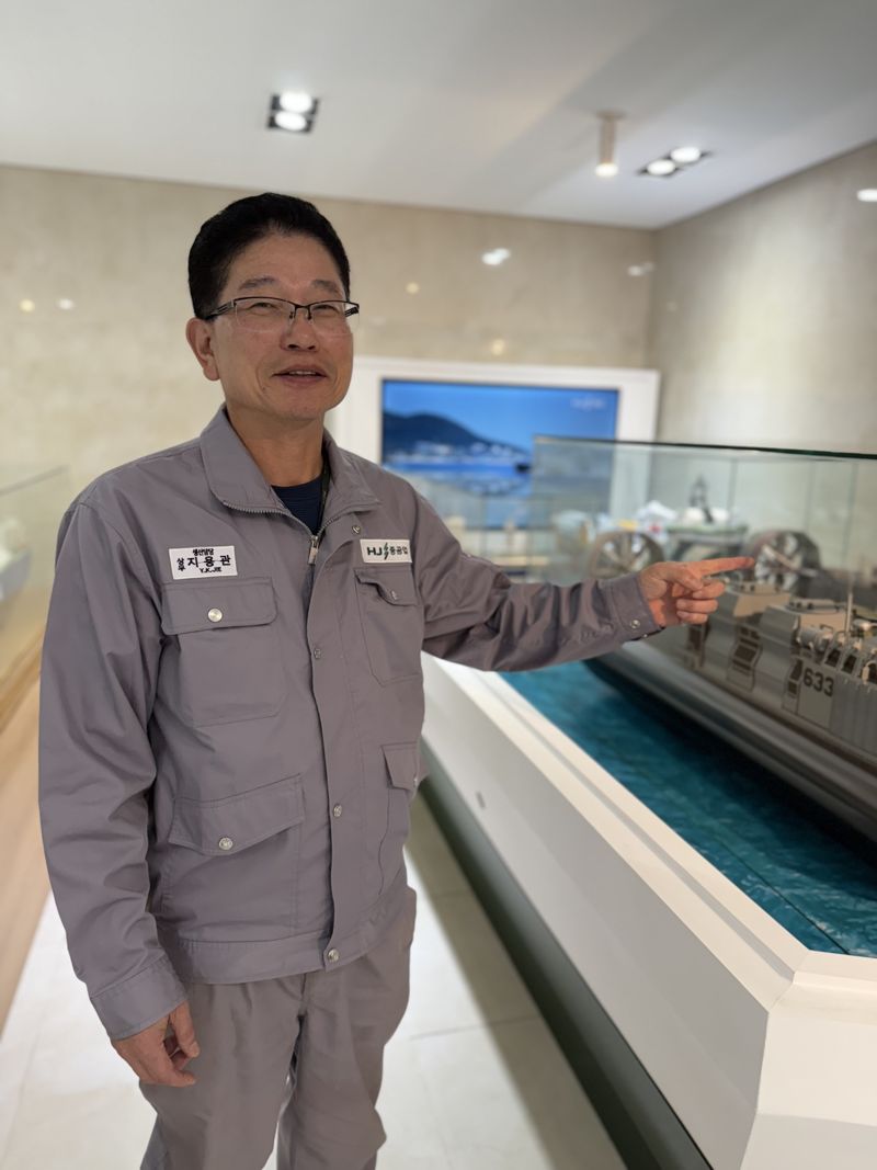 지용관 HJ중공업 생산본부 상무가 18일 부산시 영도구 소재 HJ중공업에서 'MRO 클러스터 협의체'를 설명하고 있다. 사진=강구귀 기자