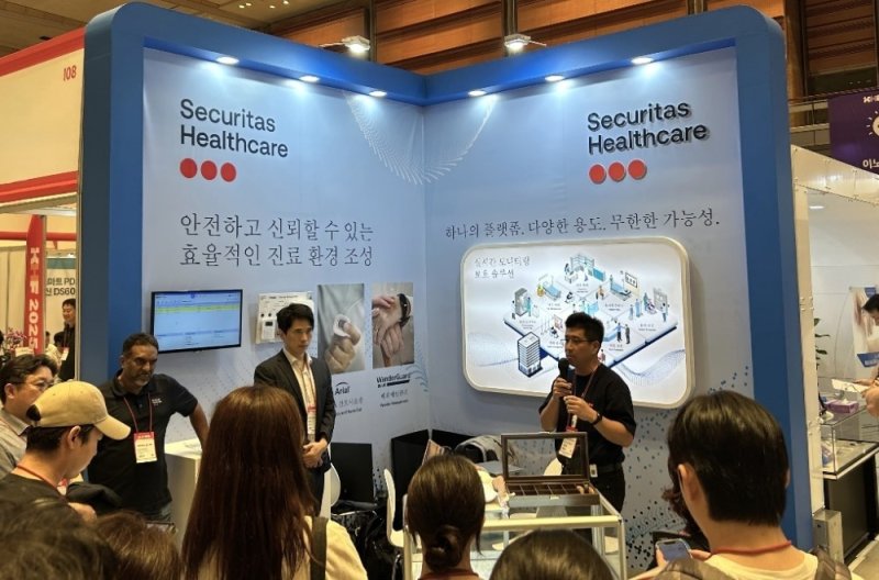 K-Hospital 방문단에게 바카라사이트 벳페어 바카라사이트 벳페어케어를 설명하고 있는 김준영(Peter Kim) 바카라사이트 벳페어 코리아 대표 모습. (바카라사이트 벳페어 바카라사이트 벳페어케어 제공)