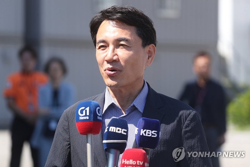 양양 공항 재개 기대감 드러내는 김진태 강원도지사 (출처=연합뉴스)