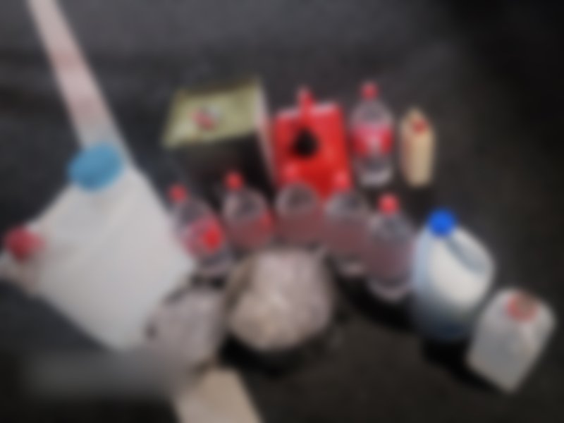[인천=뉴시스] 지난 20일 인천 연수구 송도동 한 아파트에서 사제총기로 바카라사이트 윈윈을 살해한 혐의를 받는 60대 남성의 서울 도봉구 자택에서 발견된 폭발물. (사진=인천경찰청 제공) 2025.07.21. photo@newsis.com