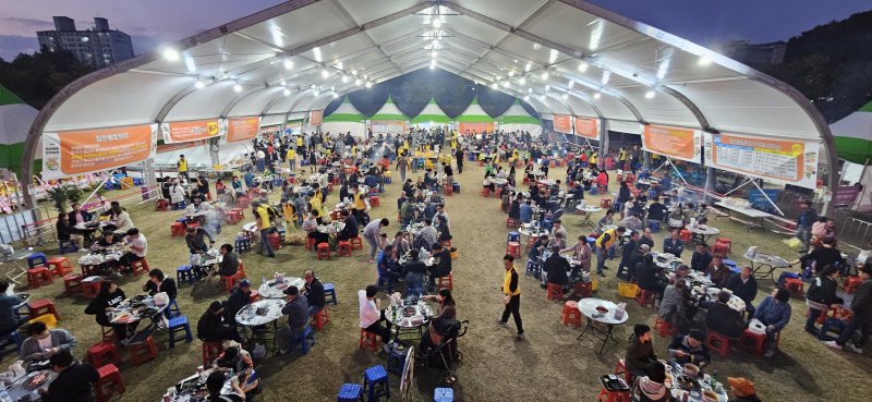 [인터넷 바카라=뉴시스] 황토한우축제 구이존 (사진=인터넷 바카라군 제공) 2025. 09. 19. photo@newsis.com *재판매 및 DB 금지