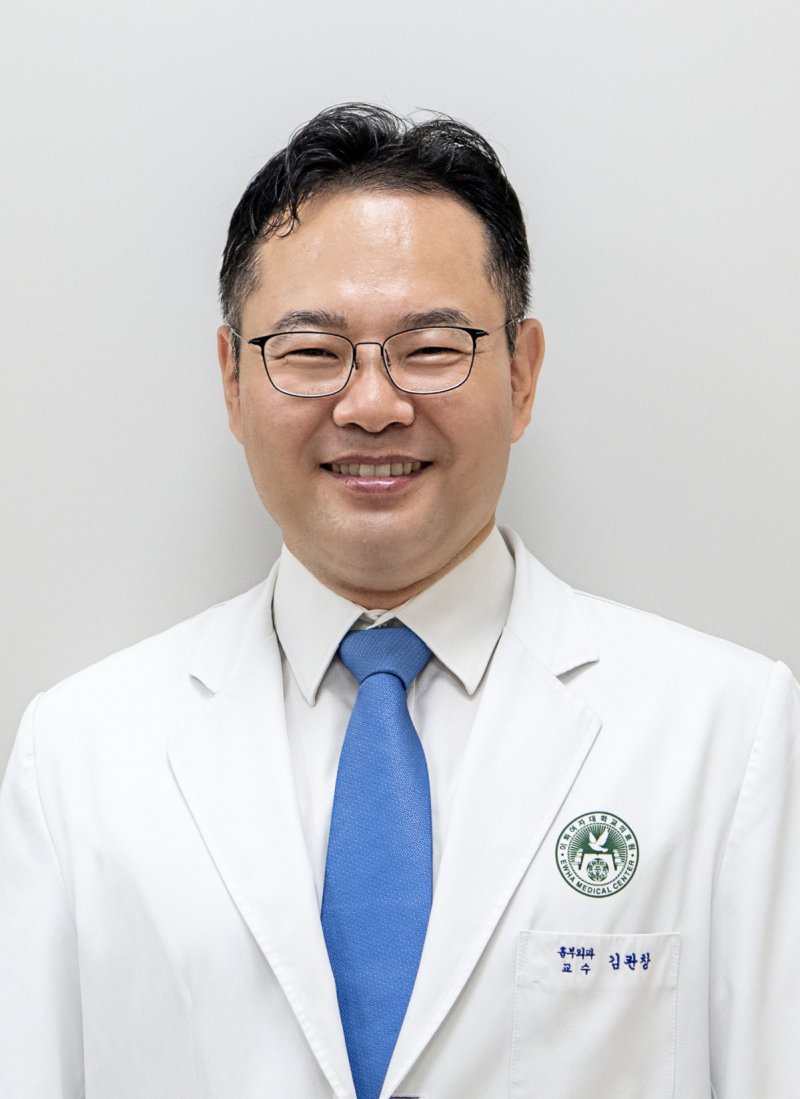 [서울=뉴시스] 이대서울병원 심장혈관바카라사이트 유니벳외과 김관창 교수. (사진= 이대서울병원 제공)
