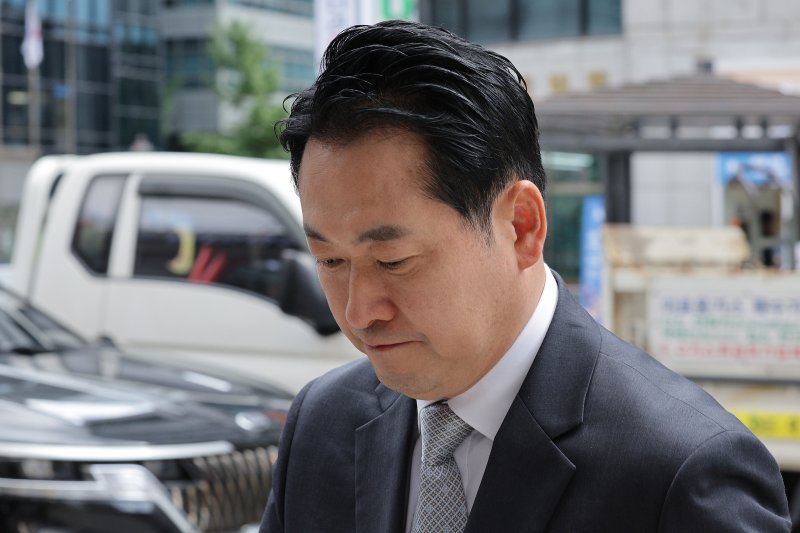 장동혁 국민의힘 대표가 18일 서울 여의도 중앙당사에서 김건희 특검팀의 국민의힘 당원명부 압수수색 시도에 당사로 들어서고 있다. 2025.9.18/뉴스1 ⓒ News1 신웅수 기자