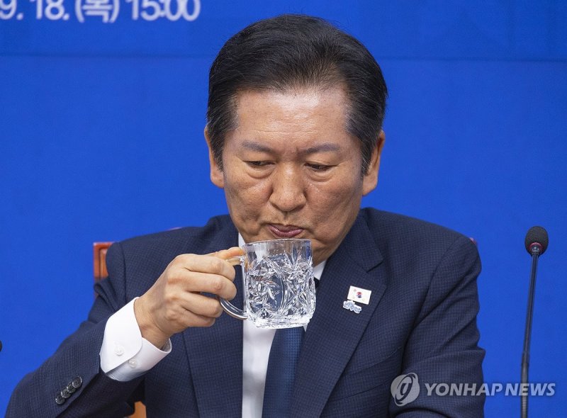 목마른 정청래 (출처=연합뉴스)