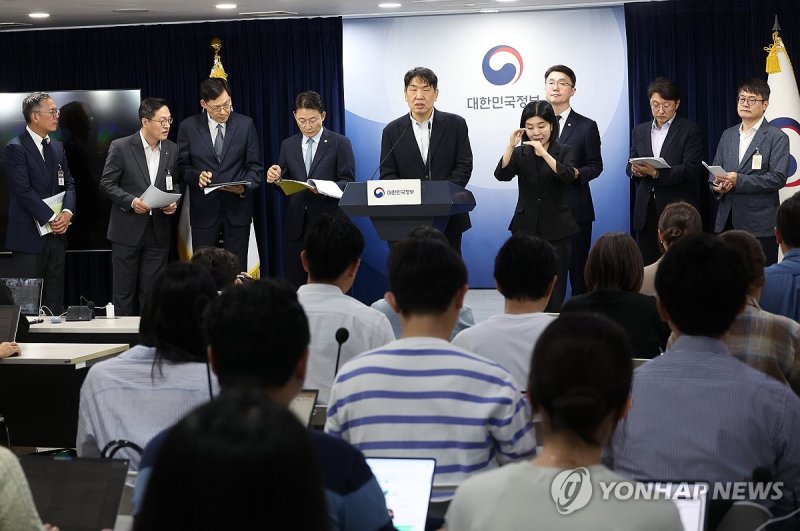 경위 설명하는 KT 네트워크기술본부장 (출처=연합뉴스)