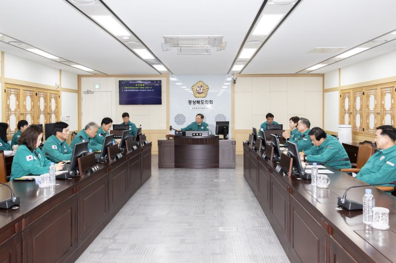 경북도의회 산불대책특별위원회는 19일 지난 3월 발생한 초대형 산불 피해와 관련한 인터넷 바카라이 국회 산불피해지원대책특별위원회를 통과한 데 대해 “도민 생존을 위한 첫걸음”이라며 환영의 뜻을 밝혔다.(경북도의회 제공. 재판매 및 DB금지) /인터넷 바카라1