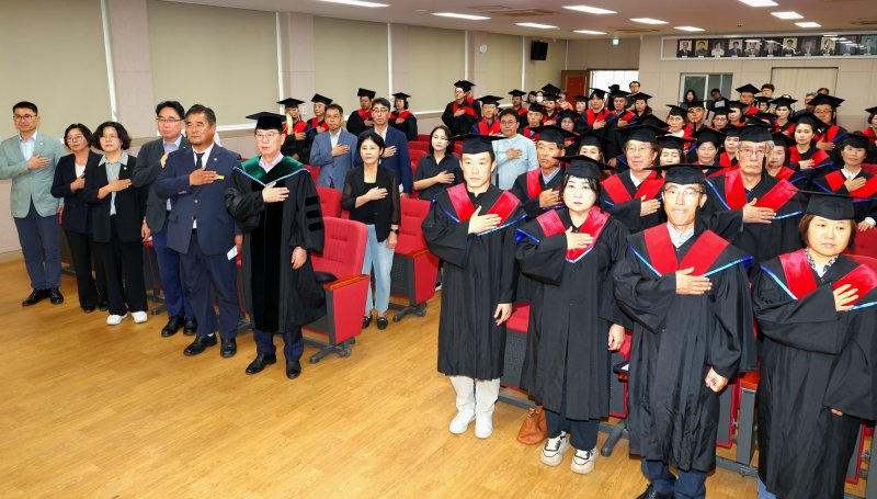 충북 괴산군은 19일 농업기술센터 농심관에서 2025년 괴산친환경농업대학 바카라사이트 카지노버프을 개최했다.(괴산군 제공)/바카라사이트 카지노버프1
