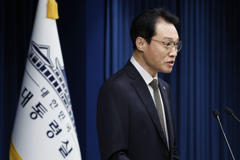 [서울=뉴시스] 최동준 기자 = 이규연 홍보소통수석이 지난 10일 서울 용산 신규 바카라사이트 청사에서 이재명 신규 바카라사이트 취임 100일 기자회견 관련 브리핑을 하고 있다. 2025.09.10. photocdj@newsis.com