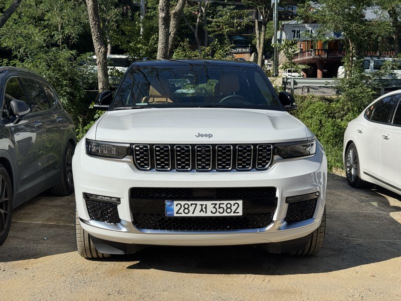 지프 그랜드 체로키L 전면부. 정원일 기자