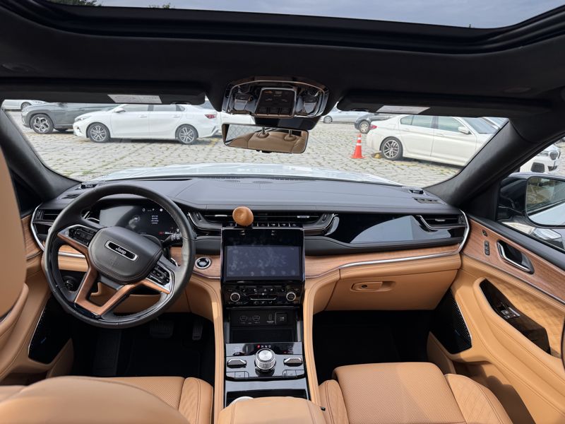 지프 그랜드 체로키L 실내. 정원일 기자