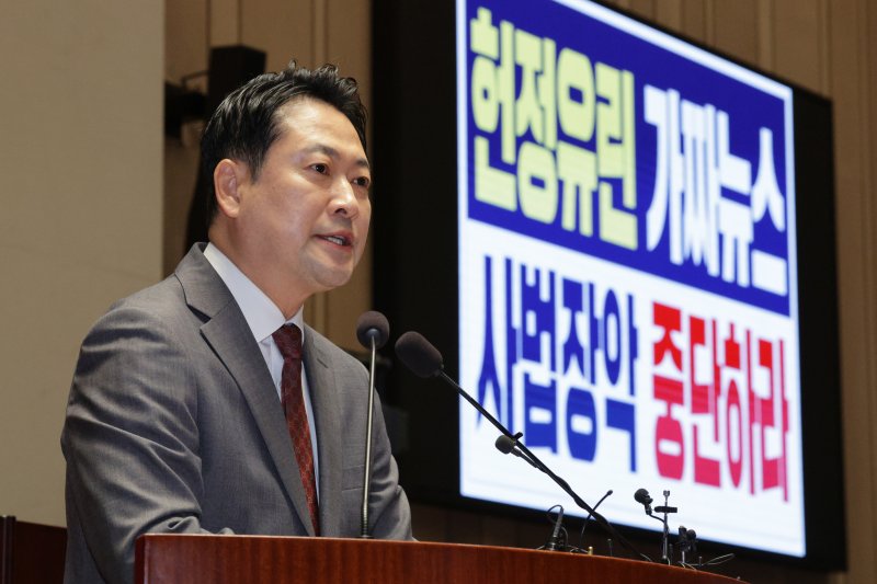 장동혁 국민의힘 대표가 19일 오전 서울 여의도 국회에서 열린 의원총회에서 바카라 온라인하고 있다. 2025.9.19/바카라 온라인1 ⓒ News1 신웅수 기자