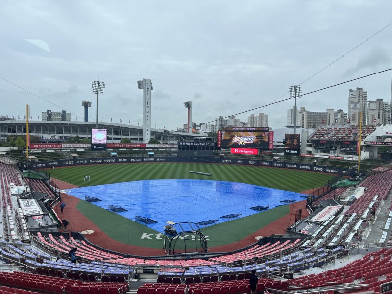 비 내리는 수원 케이티위즈파크 전경. 2025.9.19/뉴스1 ⓒ News1 이상철 기자