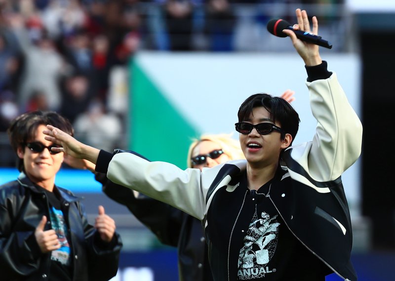 2년 전 K리그 경기장을 찾아 축하공연을 했던 임영웅. 2023.4.8/뉴스1 ⓒ News1 박정호 기자