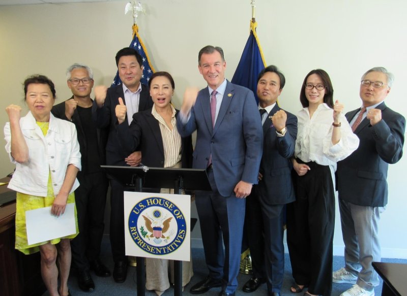 톰 수오지 美 의원, 한국인 전문직 비자 법안 발의 기자회견 (출처=연합뉴스)