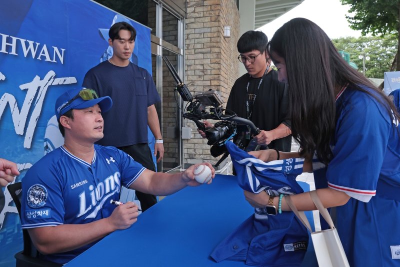 팬 사인회 연 오승환 (출처=연합뉴스)