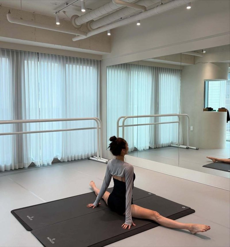 손담비, 완벽한 180도 다리찢기…탄탄한 보디라인 [N샷]