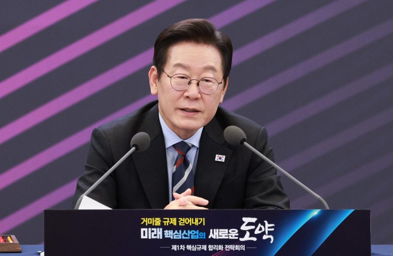 [서울=뉴시스] 고범준 기자 = 이재명 대통령이 15일 서울 성북구 한국과학기술연구원(KIST)에서 열린 제1차 핵심규제 합리화 전략회의에서 마무리 발언을 하고 있다. 2025.09.15. bjko@newsis.com