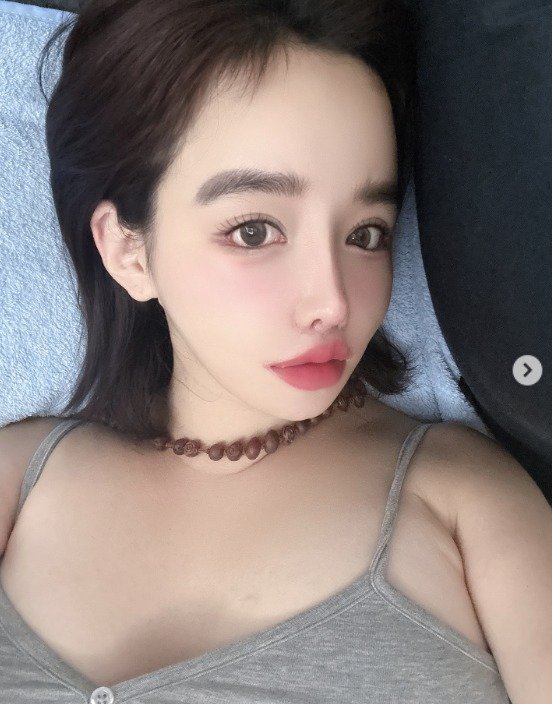 '활동 중단' 2NE1 박봄, 과감 노출 민소매 의상 눈길…굿모닝