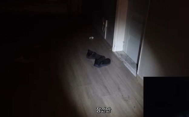 폐가 바카라사이트 목록 바카라사이트 목록 '도사우치'가 시신을 발견한 방송 화면 갈무리.