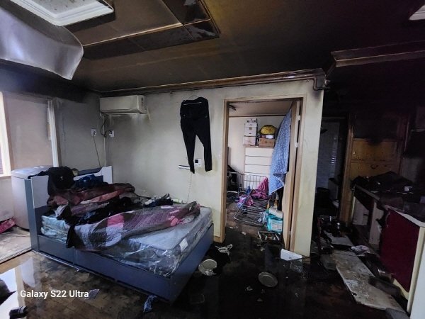 21일 오전 5시 41분께 전북 전주시 덕진구 진북동의 한 단독주택 2층에서 불이 났다.(전북소방본부 제공, 재판매 및 DB 금지)/뉴스1