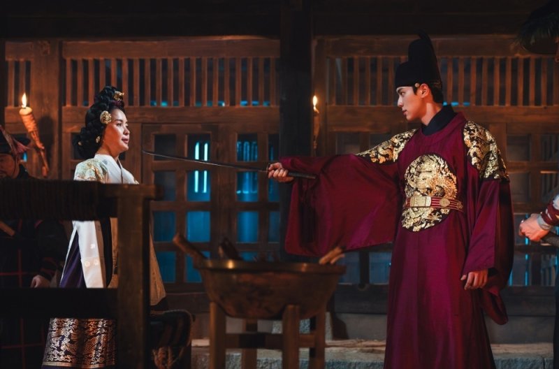 '폭군' 이채민, 신은정에 칼 겨눴다…윤아 옥사 갇히자 폭주