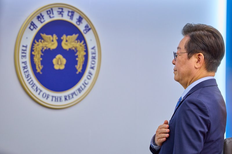 이재명 대통령이 국민의례를 하고 있다. (대통령실 제공. 재판매 및 DB 금지) 2025.9.18/뉴스1 ⓒ News1 이재명 기자