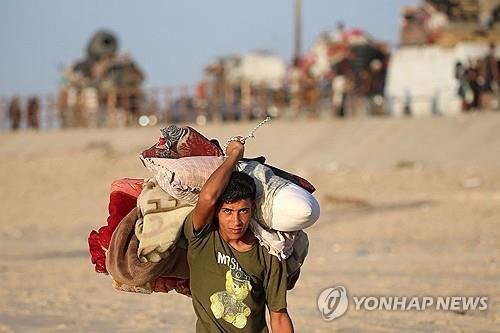 이스라엘 공세 재개에 남쪽으로 피란하는 가자지구 주민 (출처=연합뉴스)