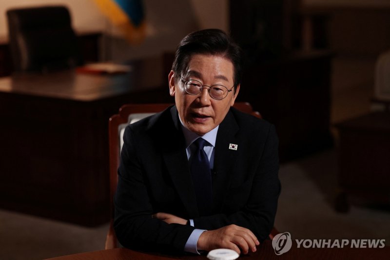 로이터와 인터뷰하는 이재명 대통령 (출처=연합뉴스)