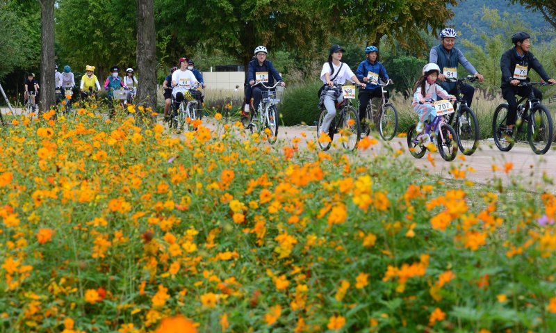[거창=뉴시스] 지난해 거창한마당대축제 자전거투어 (사진=거창군 제공) 2025. 09. 22. photo@newsis.com *재판매 및 DB 금지
