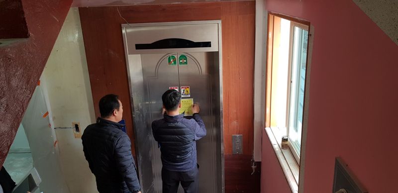 광주지역 운행 정지 승강기가 711대에 이른 가운데 광주광역시가 한국승강기안전공단, 자치구, 시민단체와 협력해 오는 10월 24일까지 합동점검을 실시한다. 광주광역시 제공