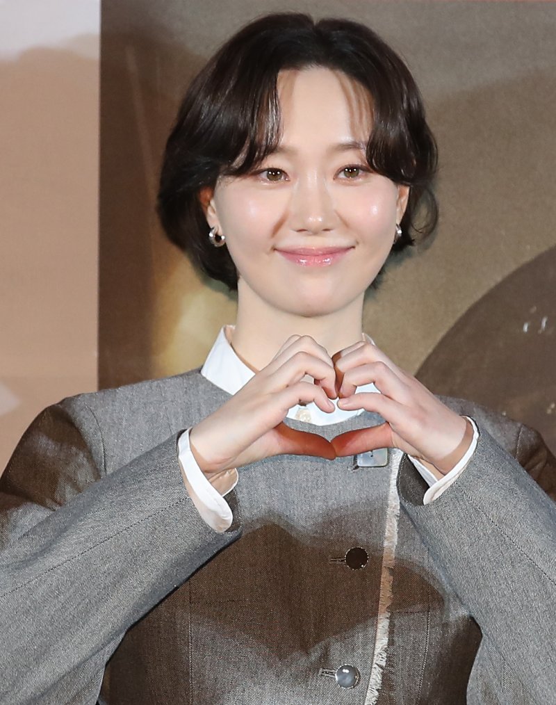 이유영, 득녀 1년 만에 '결혼식' 올렸다…비연예인 남편과 지난해 이미 혼인신고