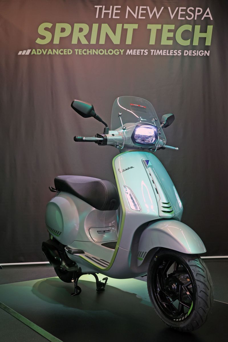 이탈리아 모터사이클 브랜드 베스파가 지난 12일 서울 강남구 모토플렉스 서울점에서 2026년형 신모델을 공개했다. ‘스프린트 테크’는 5인치 TFT 디스플레이와 스마트폰 연결 기능 제공, 키리스 시스템을 탑재하고 스몰 바디 제품군 중 유일하게 듀얼 ABS를 장착한 베스파의 최신 기술을 집약한 모델이다. 사진=서동일 기자