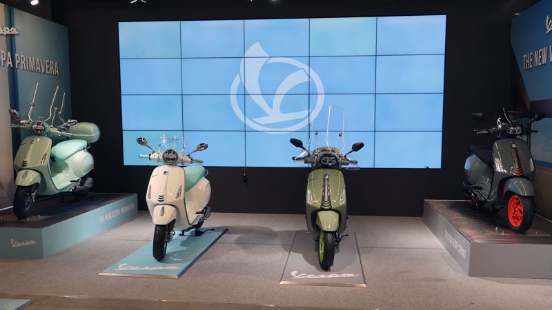 이탈리아 모터사이클 브랜드 베스파가 지난 12일 서울 강남구 모토플렉스 서울점에서 2026년형 신모델 ‘프리마베라S’와 ‘스프린트S’, ‘스프린트 오피치나8’, ‘스프린트 테크’를 공개했다. 사진=서동일 기자