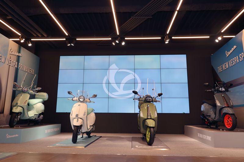 이탈리아 모터사이클 브랜드 베스파가 지난 12일 서울 강남구 모토플렉스 서울점에서 2026년형 신모델 ‘프리마베라S’와 ‘스프린트S’, ‘스프린트 오피치나8’, ‘스프린트 테크’를 공개했다. 사진=서동일 기자