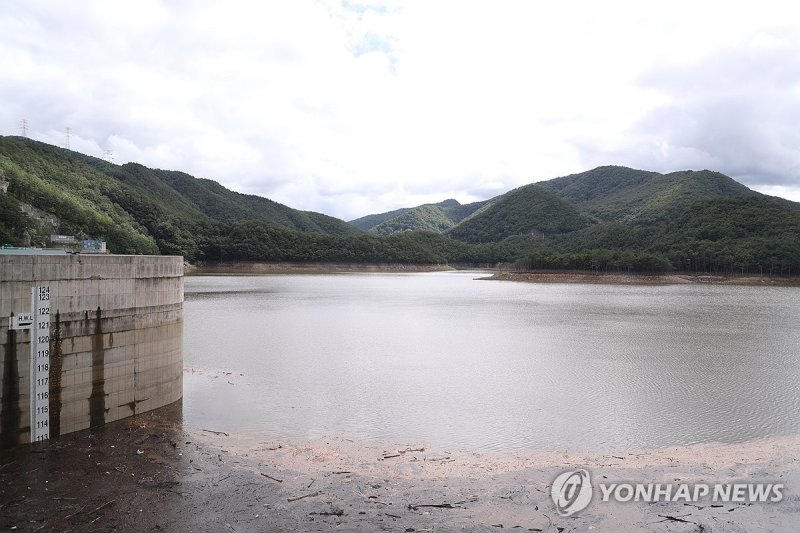 22일 현재 60%까지 저수율을 회복한 강릉 오봉저수지. 연합뉴스